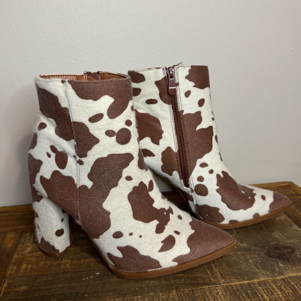 Tan cow print boot heels. Size 6